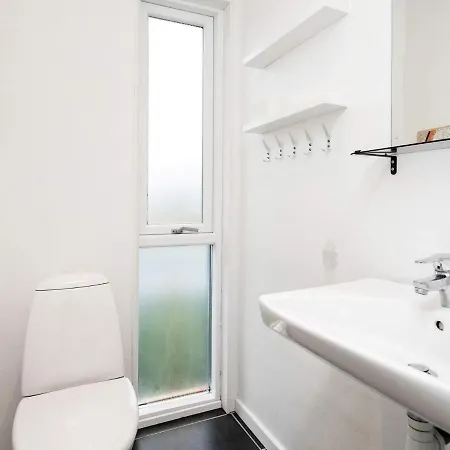 Ten-bedroom In Vakantiehuis Brovst