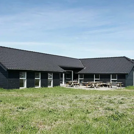 Ten-bedroom In